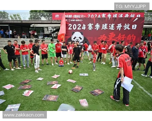 六月骄阳下的足球明星们：他们的辉煌与传奇故事